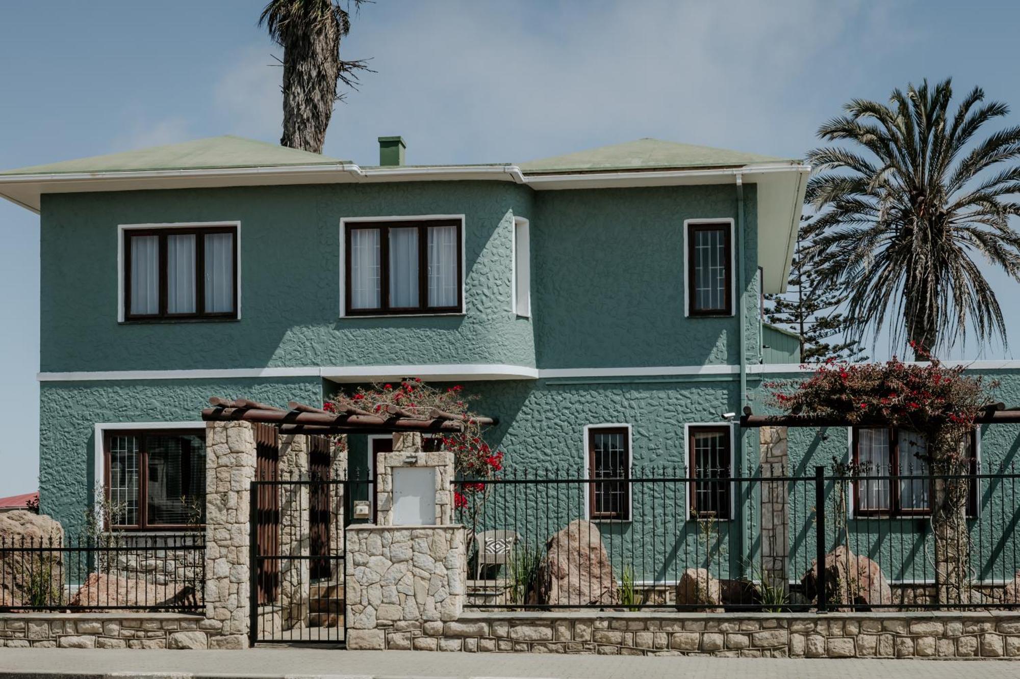 Fritz Manor Bed And Breakfast Swakopmund Exterior photo